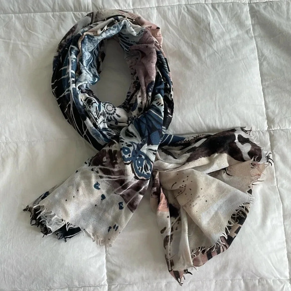 🔥4/$20 Italian Pattern Scarf - Picture 1 of 6